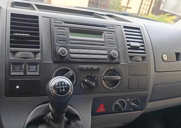 Volkswagen Caravelle cena 39000 przebieg: 410000, rok produkcji 2006 z Skoczów małe 67